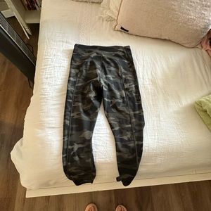 Athleta 7/8 Ultimate Leggings